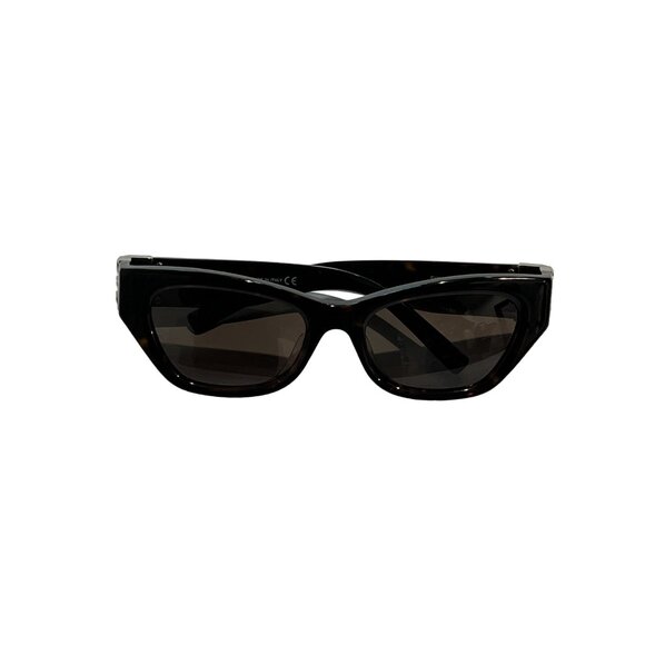 Givenchy Sunglasses GV40008U in Tortoise - Picture 1 of 7
